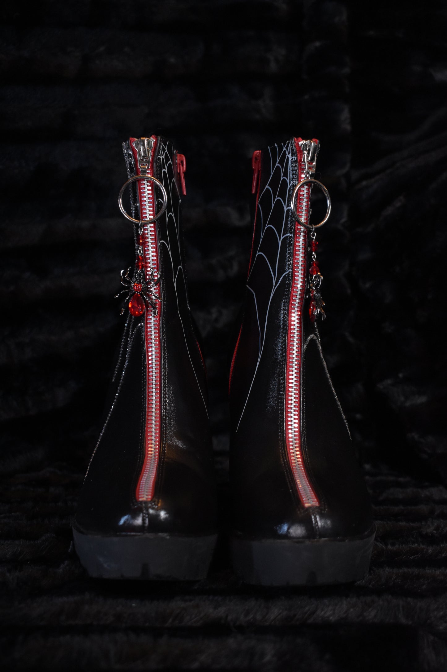 Spider web booots